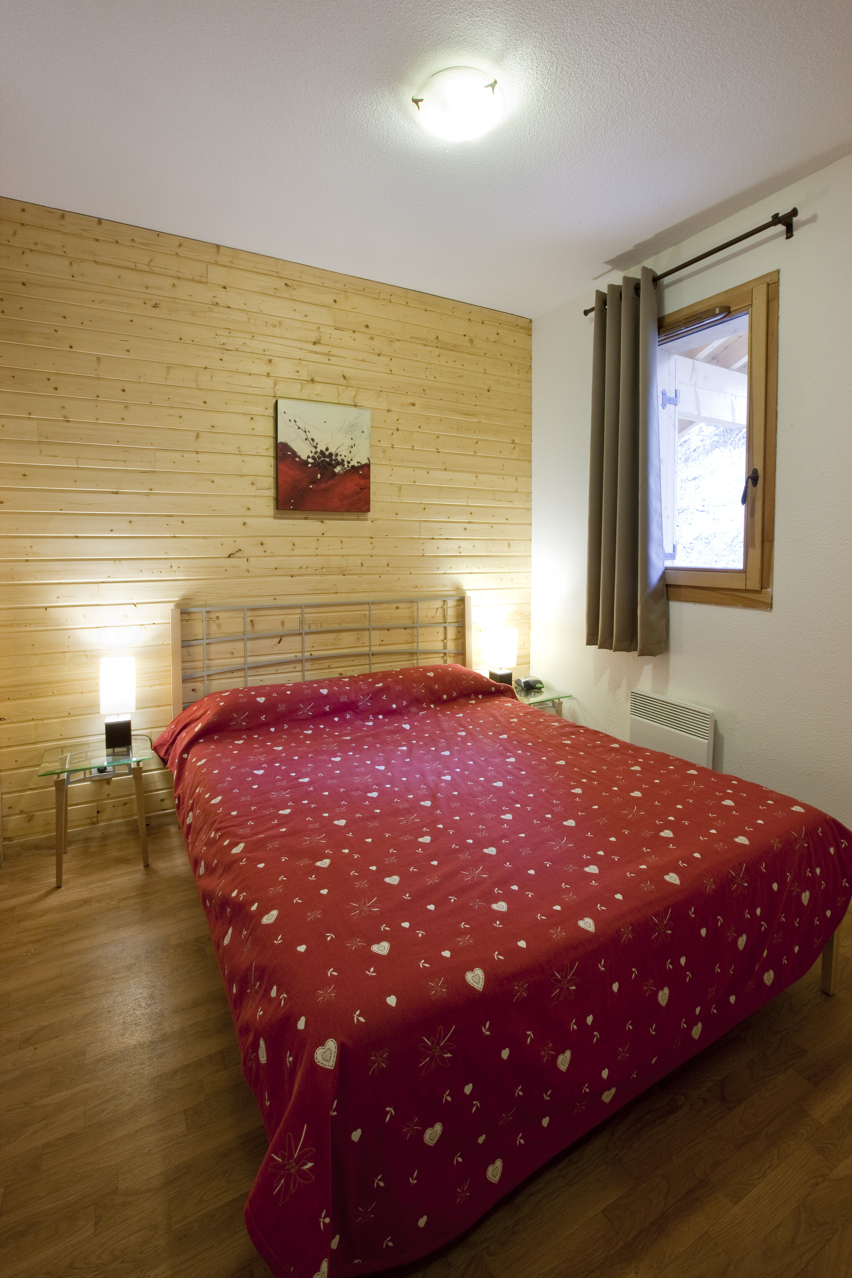 Chambre lumineuse lit double